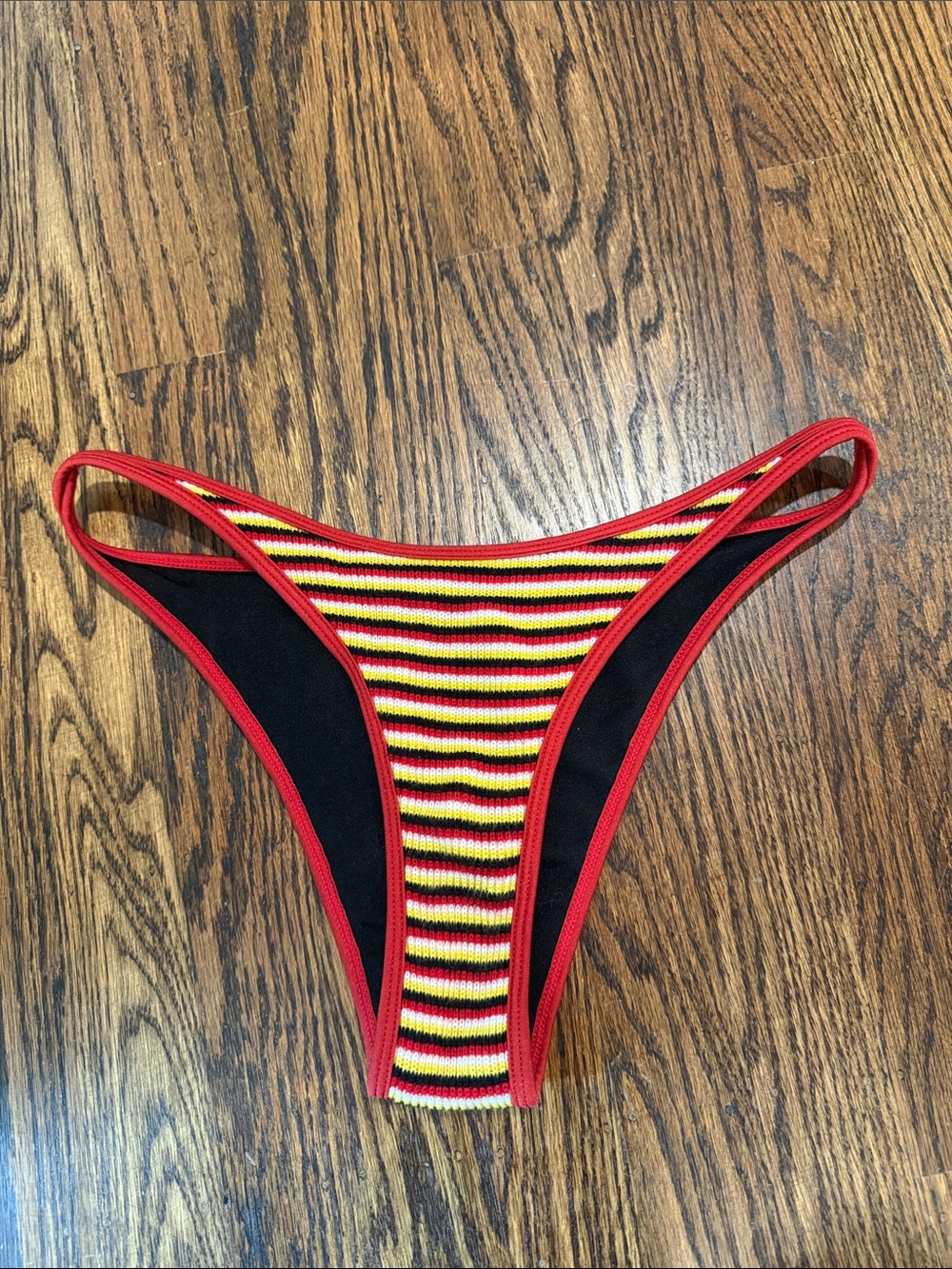 Triangl sangria crochet minimal bikini bottom